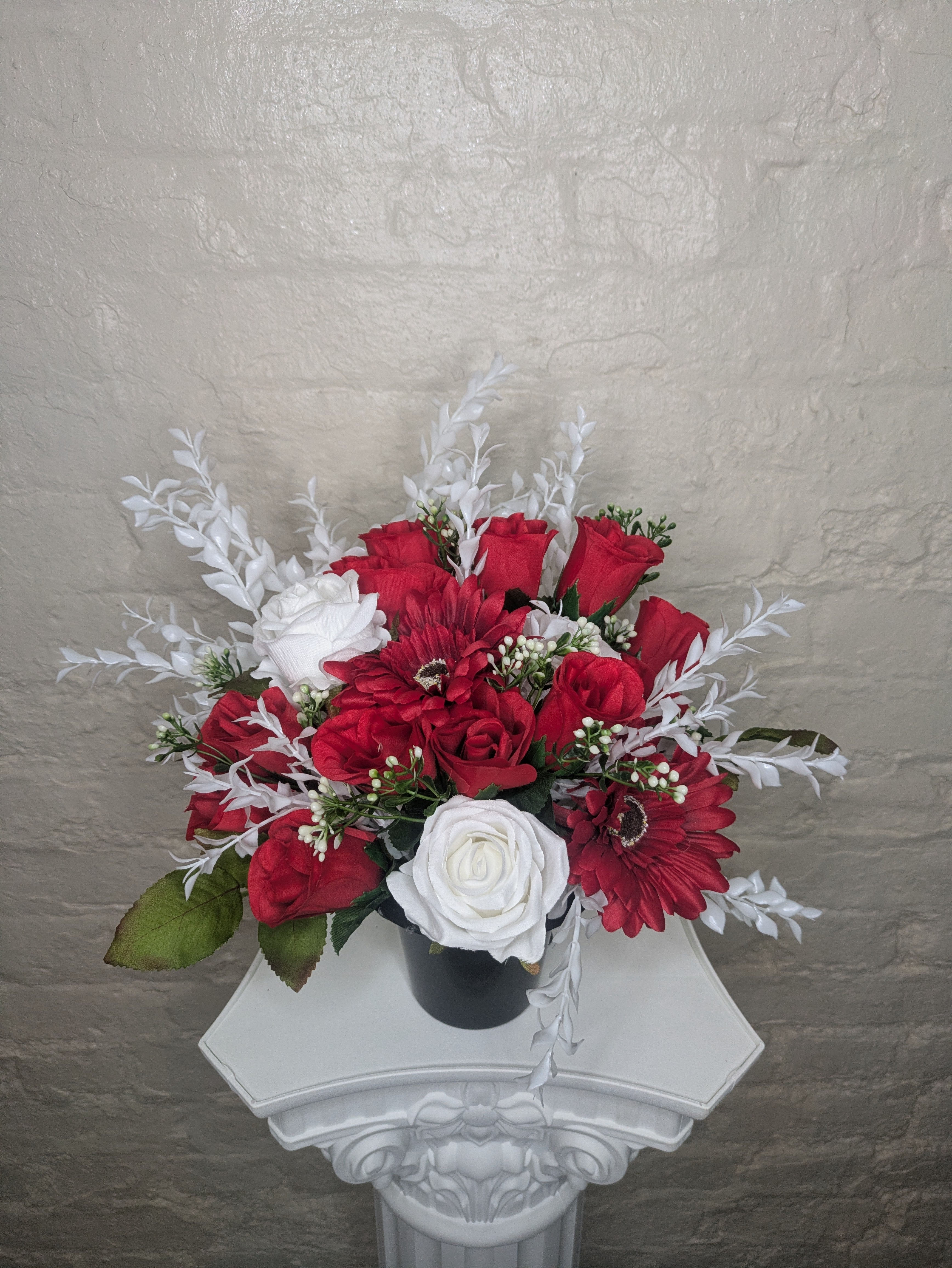 Grave pot arrangement