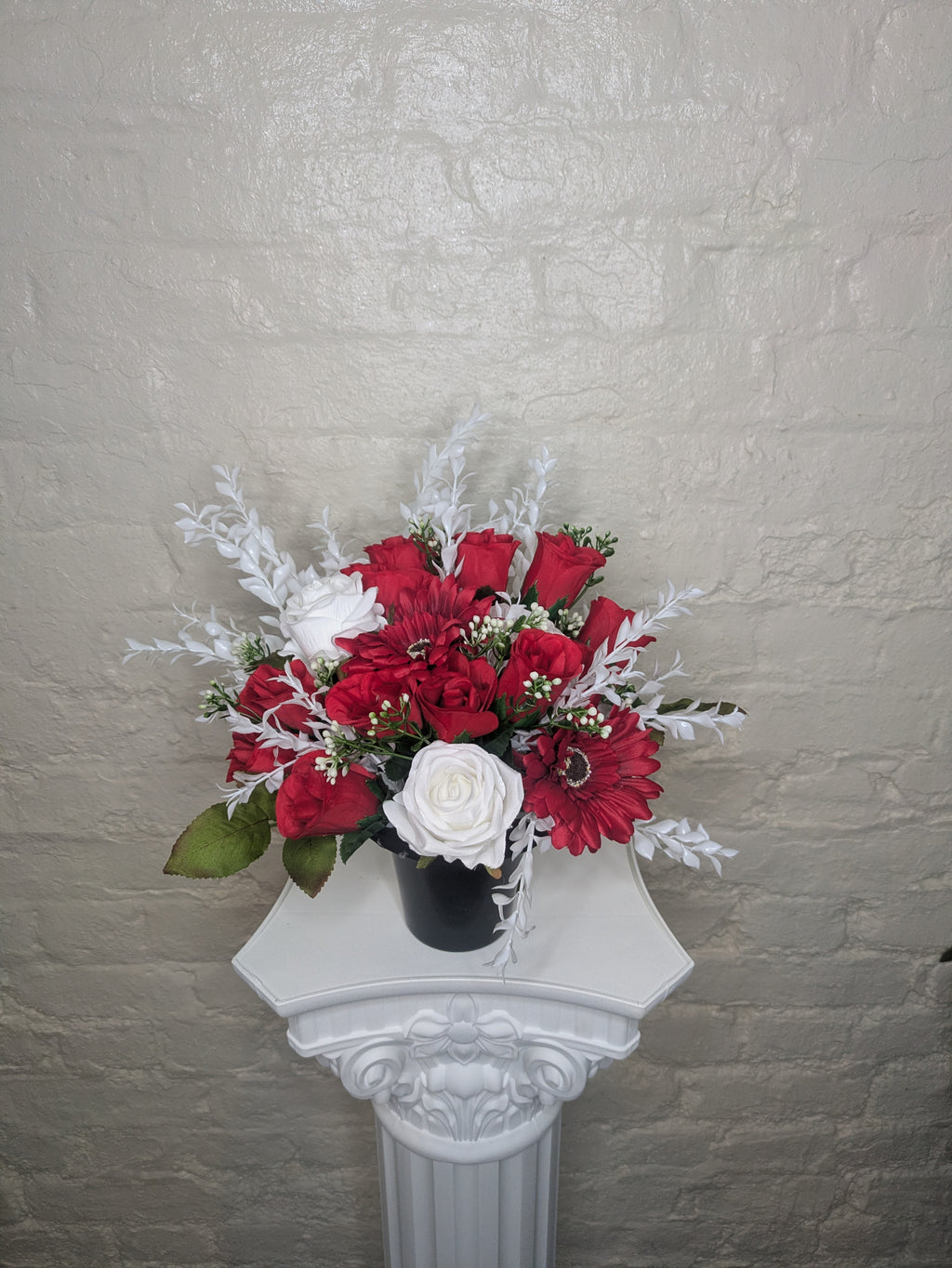 Grave pot arrangement